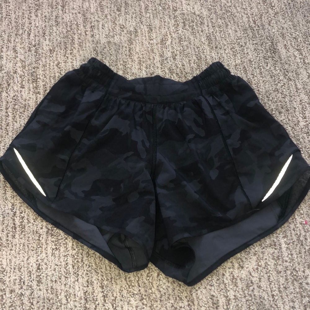 Lululemon CAMO Hotty Hot shorts😍